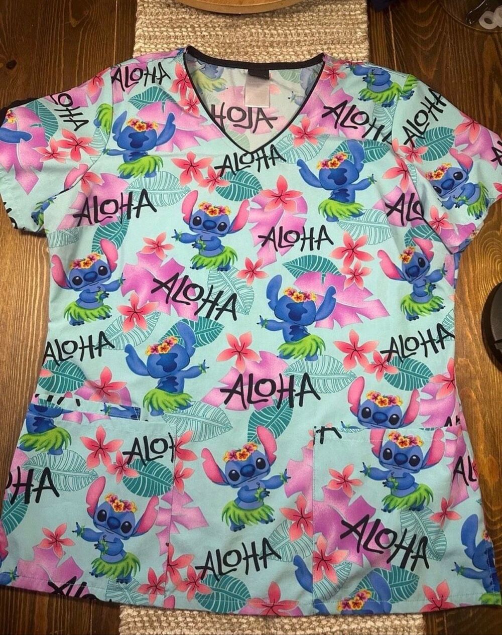 Disney Lilo & Stitch Tropical Aloha Hula Stitch V-Neck Scrub Top size Medium nur